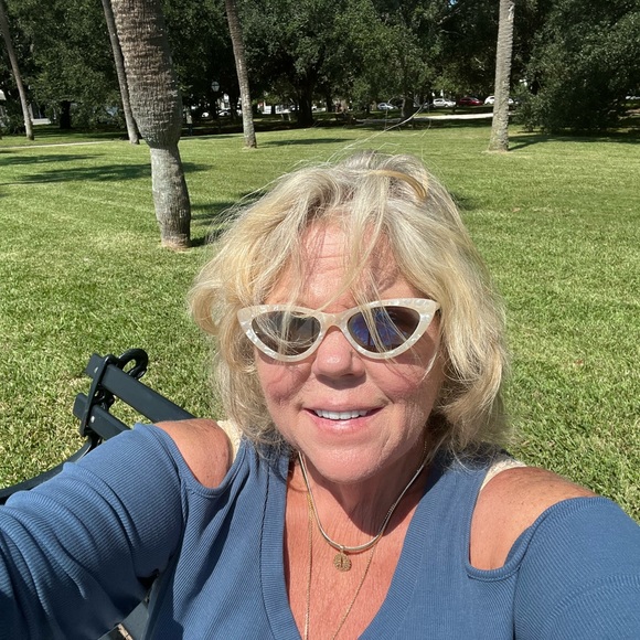 Meet your Posher, Pam - Picture 4 of 4